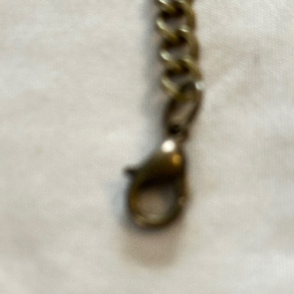 2/$15 Large, Vintage Angel Wing chain anklet. Gold tone. Unknown metal. - Picture 4 of 10